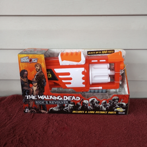 BuzzBee Toys Air Warriors The Walking Dead Rick's Revolver - Picture 1 of 5